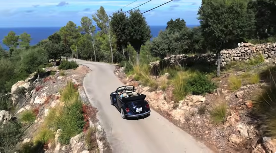 Mit VW Käfer-Cabrio im Tramuntana-Gebirge